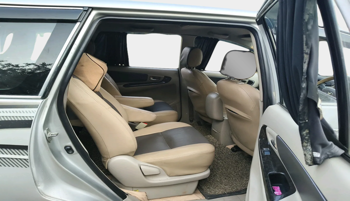 2014 Toyota Innova 2.5 ZX 7 STR, Diesel, Manual, 1,72,826 km, interior