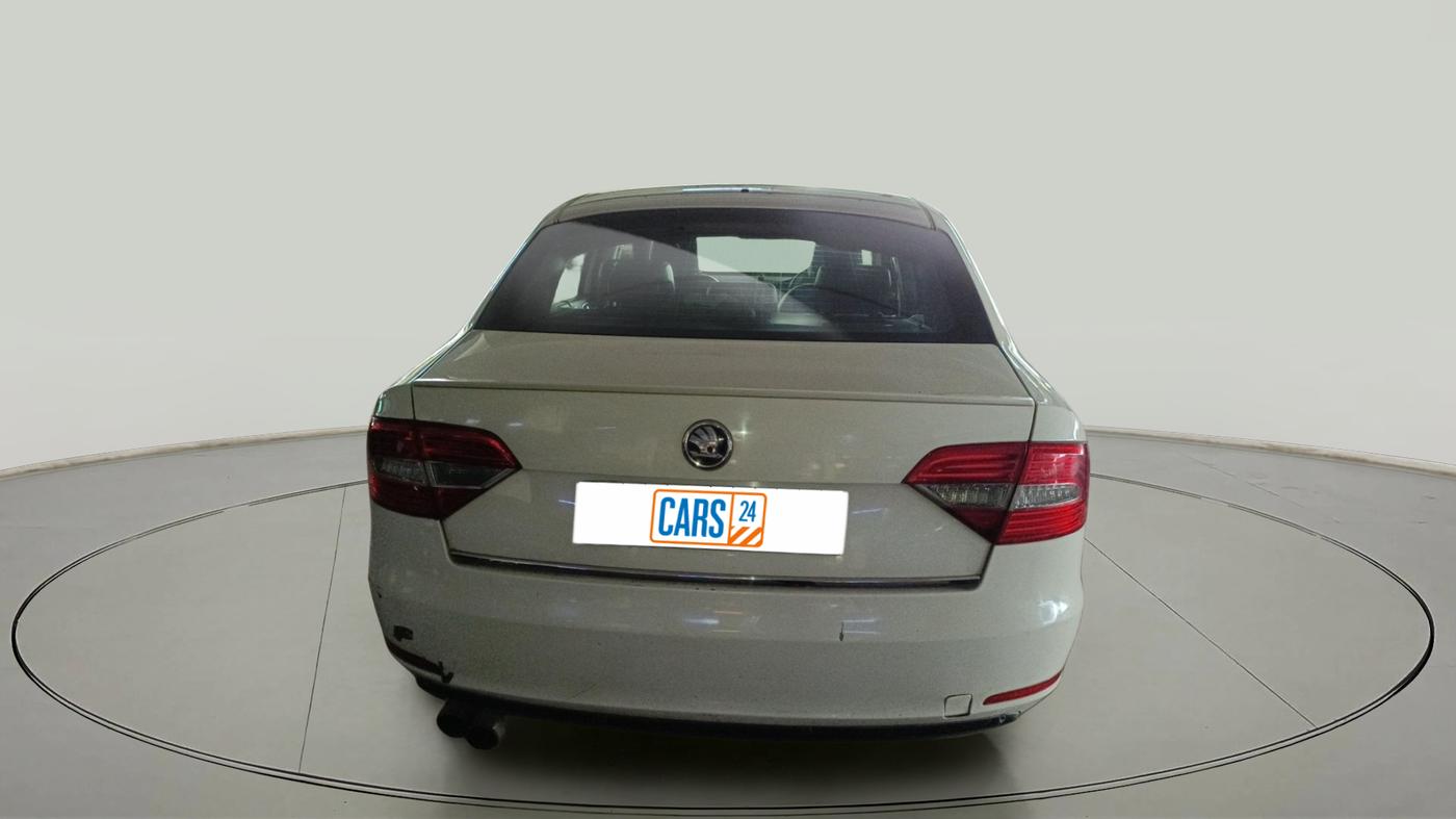 2015 Skoda Superb ELEGANCE 2.0 TDI CR AT, Diesel, Automatic, 1,97,245 km, exterior