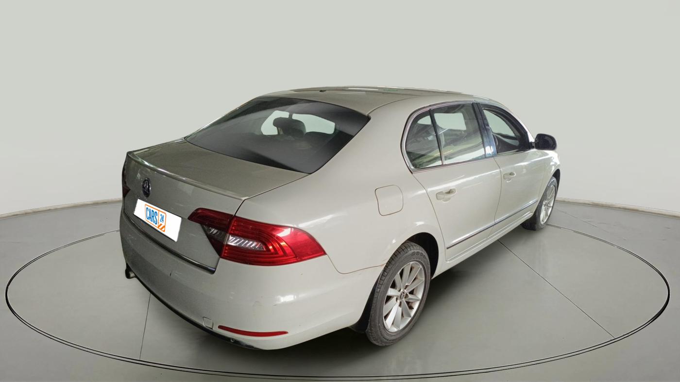2015 Skoda Superb ELEGANCE 2.0 TDI CR AT, Diesel, Automatic, 1,97,245 km, exterior