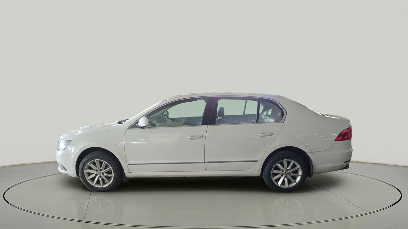 2015 Skoda Superb ELEGANCE 2.0 TDI CR AT, Diesel, Automatic, 1,97,245 km, exterior