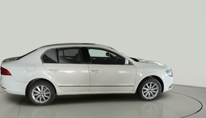 2015 Skoda Superb ELEGANCE 2.0 TDI CR AT, Diesel, Automatic, 1,97,244 km, exterior