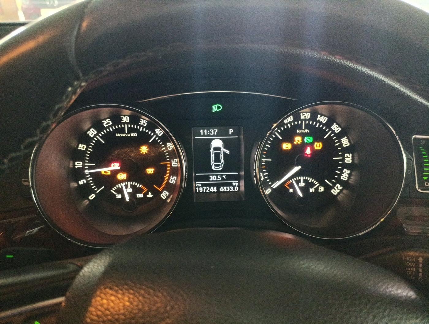 2015 Skoda Superb ELEGANCE 2.0 TDI CR AT, Diesel, Automatic, 1,97,245 km, interior