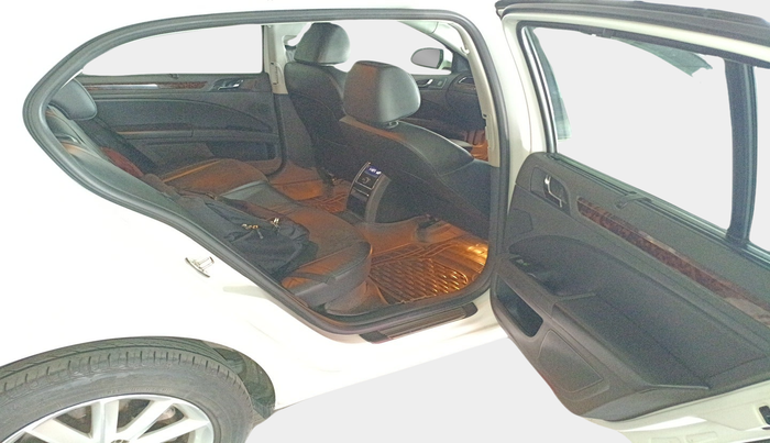 2015 Skoda Superb ELEGANCE 2.0 TDI CR AT, Diesel, Automatic, 1,97,244 km, interior