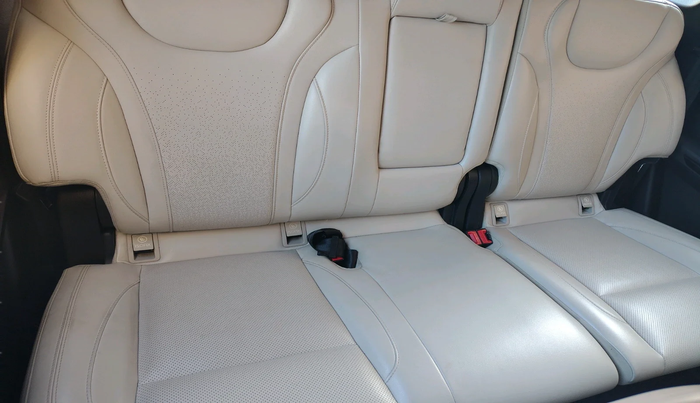 2023 Mahindra XUV700 AX 7 LUXURY P AT 7 STR, Petrol, Automatic, 33,811 km, interior