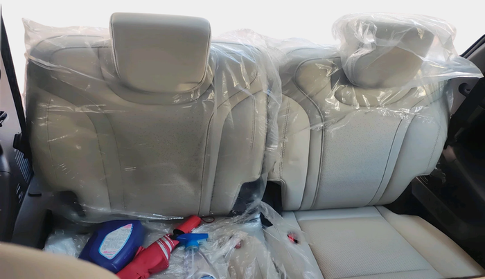 2023 Mahindra XUV700 AX 7 LUXURY P AT 7 STR, Petrol, Automatic, 33,811 km, interior