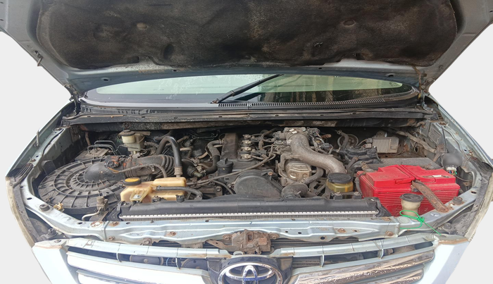 2011 Toyota Innova V 2.5 8 STR, Diesel, Manual, 1,78,669 km, exterior