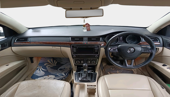 2014 Skoda Superb ELEGANCE 1.8 TSI AT, Petrol, Automatic, 1,23,966 km, interior