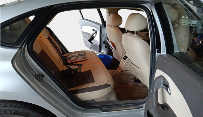 2013 Volkswagen Vento COMFORTLINE 1.6, Petrol, Manual, 38,800 km, interior