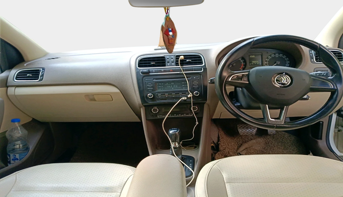 2016 Skoda Rapid 1.5 TDI CR STYLE PLUS AT, Diesel, Automatic, 1,28,203 km, interior