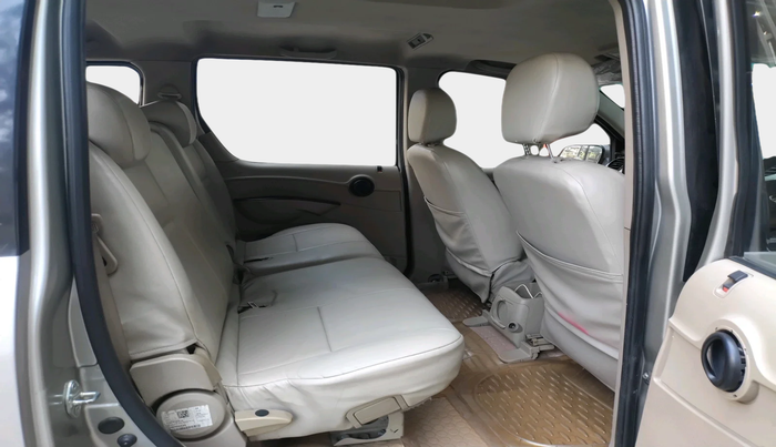 2015 Mahindra Xylo H4 BS IV, Diesel, Manual, 1,16,233 km, interior