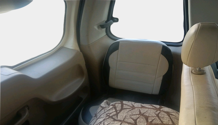 2017 Mahindra TUV300 T8, Diesel, Manual, 82,550 km, interior