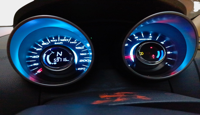 2018 Mahindra XUV500 W11, Diesel, Manual, 59,716 km, interior