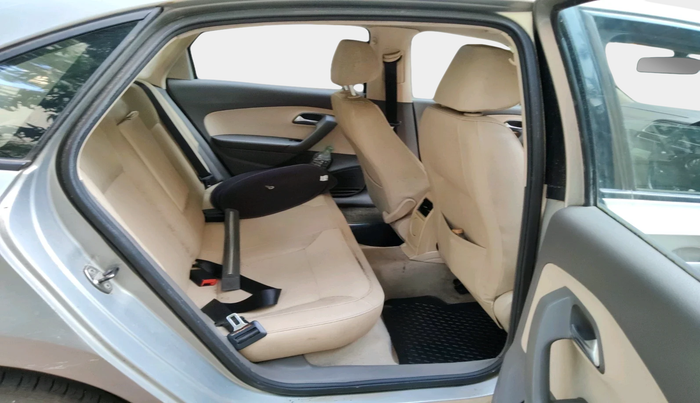 2012 Volkswagen Vento HIGHLINE 1.6 MPI, Petrol, Manual, 1,01,742 km, interior