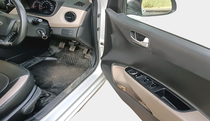 2014 Hyundai Xcent S (O) 1.2, Petrol, Manual, 20,586 km, interior