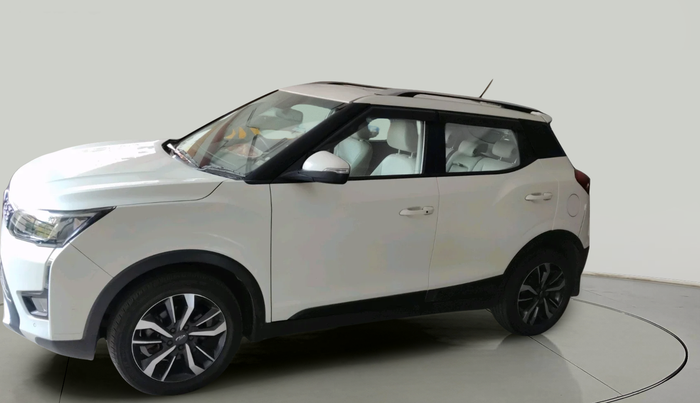 2020 Mahindra XUV300 W8 (O) 1.5 DIESEL AMT, Diesel, Automatic, 35,948 km, exterior