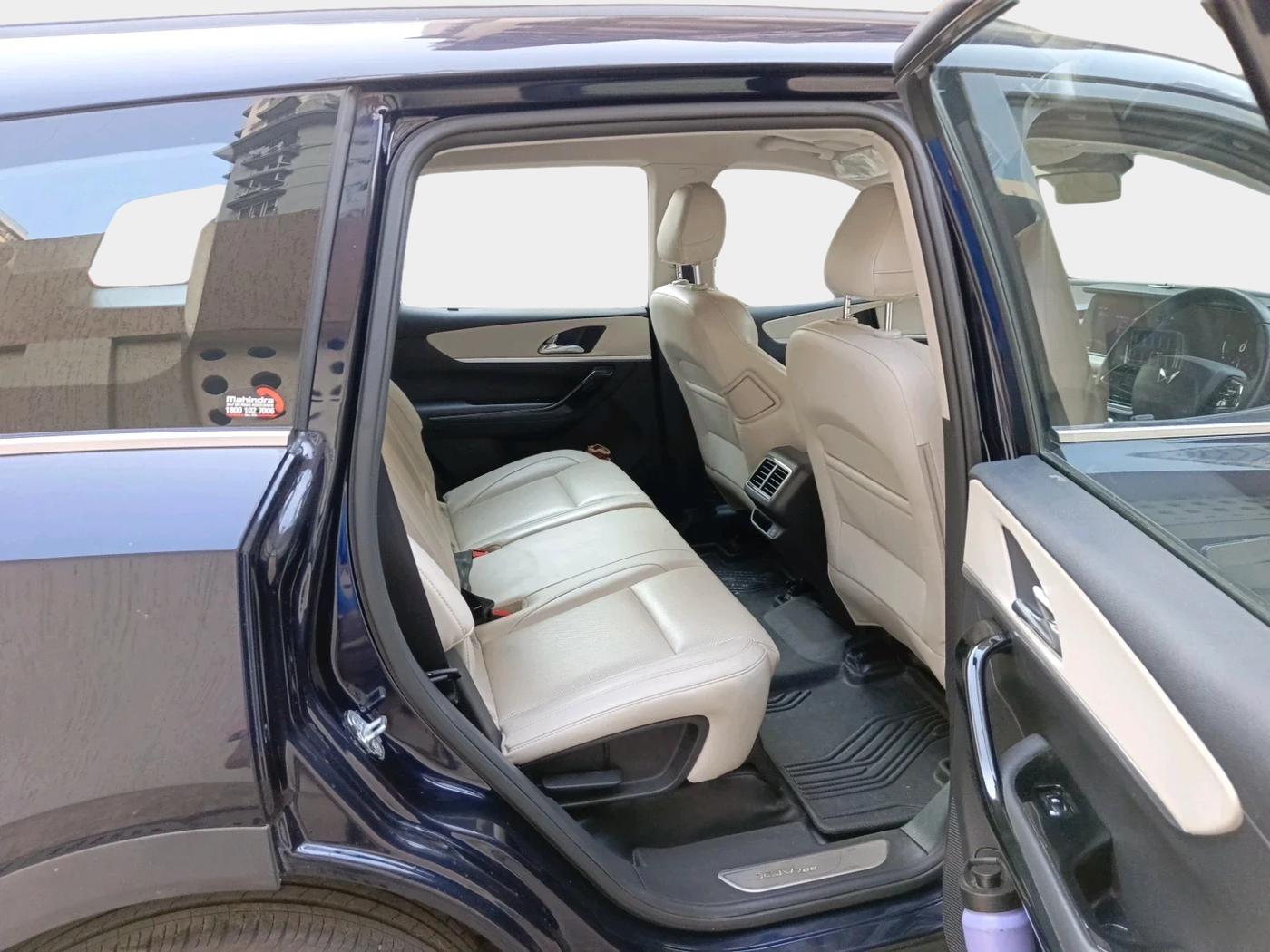 2024 Mahindra XUV700 AX 7 LUXURY D AT 7 STR, Diesel, Automatic, 23,925 km, interior