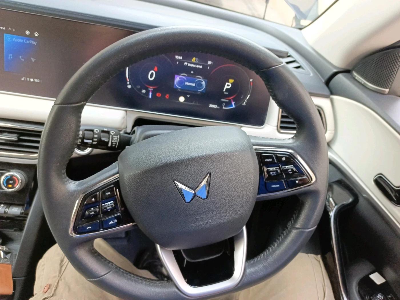 2024 Mahindra XUV700 AX 7 LUXURY D AT 7 STR, Diesel, Automatic, 23,925 km, interior