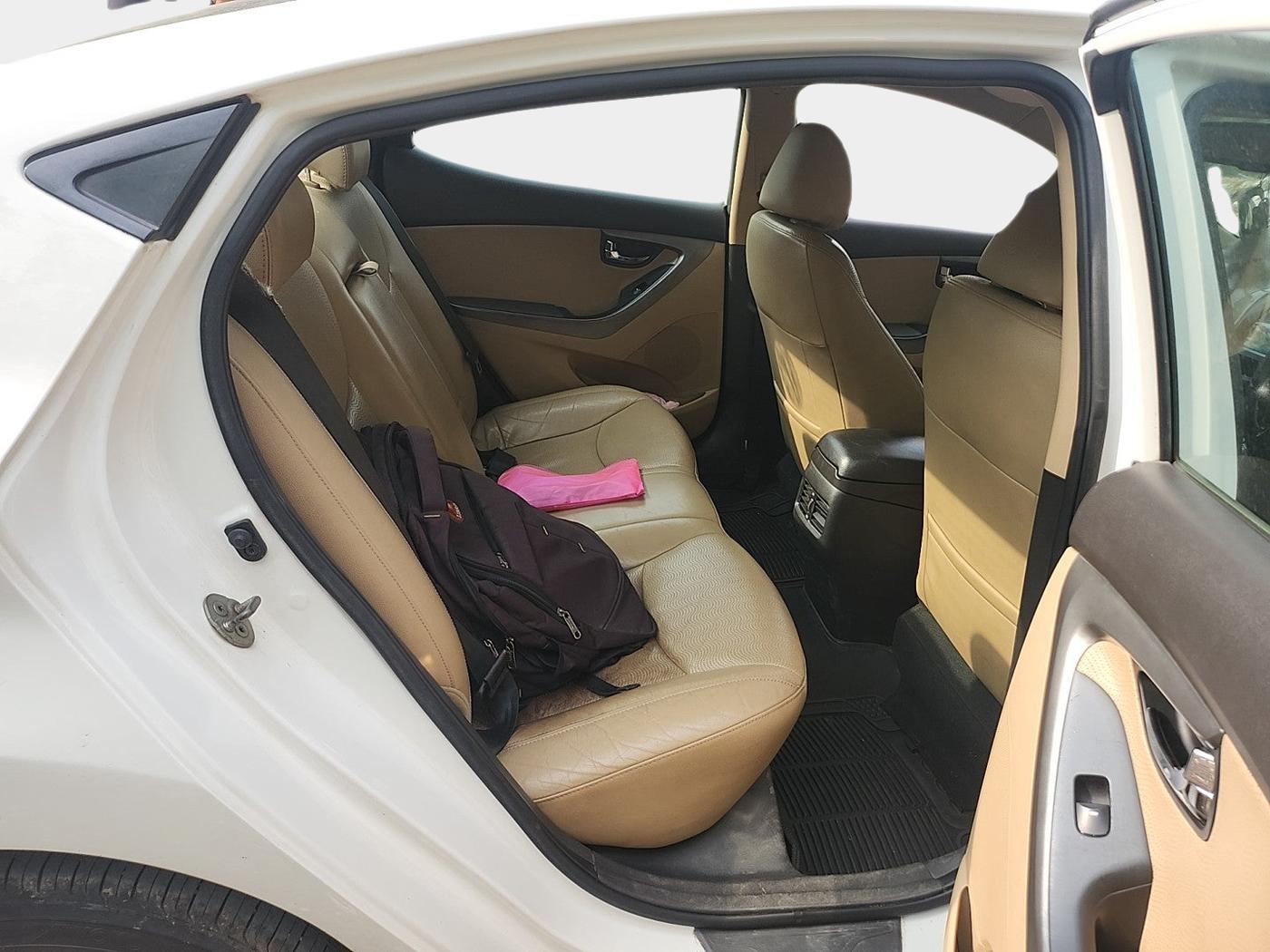 2013 Hyundai New Elantra 1.6 SX MT DIESEL, Diesel, Manual, 1,69,974 km, interior