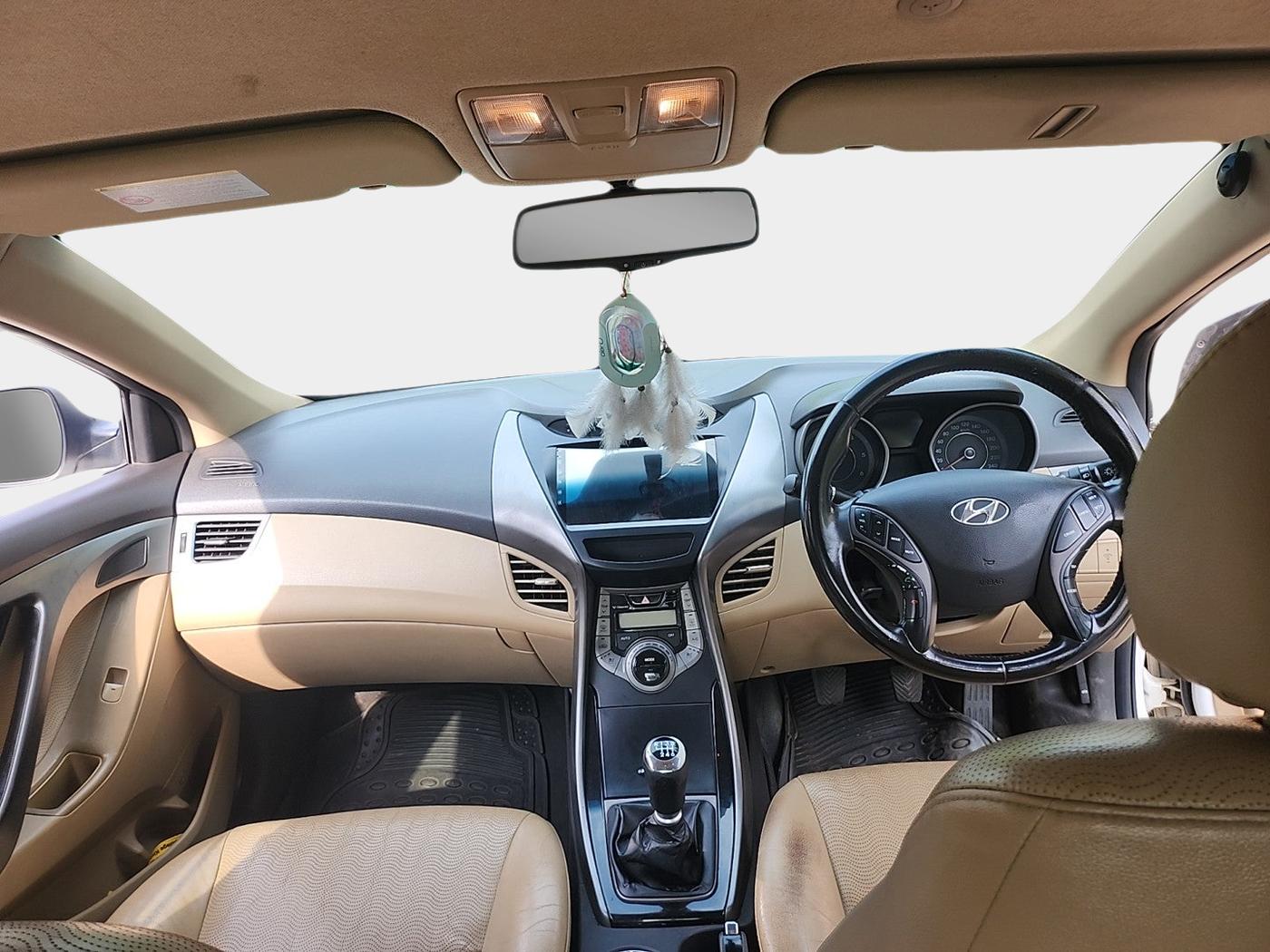 2013 Hyundai New Elantra 1.6 SX MT DIESEL, Diesel, Manual, 1,69,974 km, interior