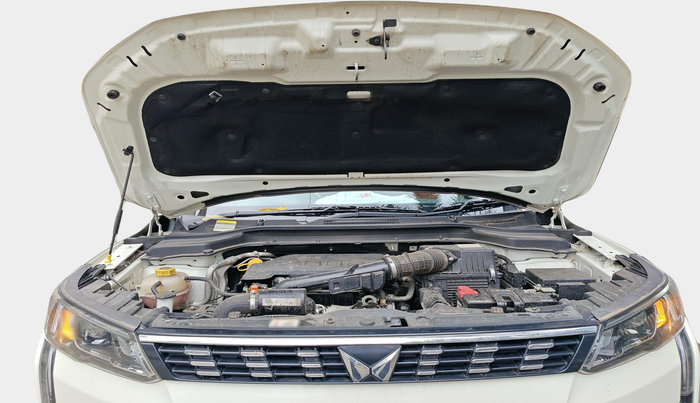 2023 Mahindra XUV300 W8 (O) 1.2 PETROL AMT, Petrol, Automatic, 17,550 km, exterior