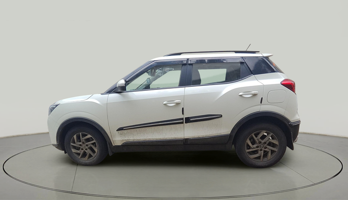 2023 Mahindra XUV300 W8 (O) 1.2 PETROL AMT, Petrol, Automatic, 17,550 km, exterior