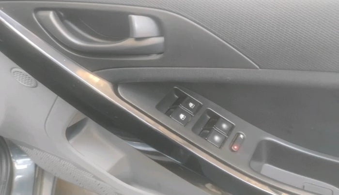 2018 Tata NEXON XM PETROL, Petrol, Manual, 52,598 km, interior