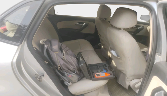 2011 Volkswagen Polo HIGHLINE1.2L, Petrol, Manual, 1,23,116 km, interior