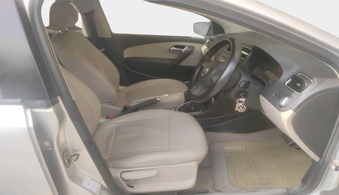 2011 Volkswagen Polo HIGHLINE1.2L, Petrol, Manual, 1,23,116 km, interior