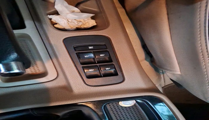 2016 Mahindra TUV300 T8, Diesel, Manual, 97,115 km, interior