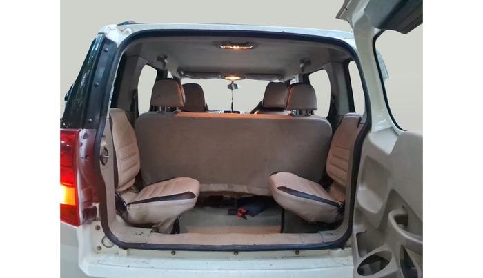 2016 Mahindra TUV300 T8, Diesel, Manual, 97,115 km, interior