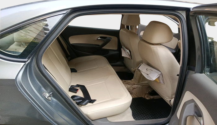 2013 Volkswagen Vento HIGHLINE DIESEL 1.6, Diesel, Manual, 1,14,654 km, interior