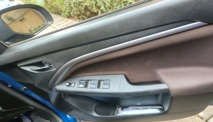 2023 Maruti BREZZA ZXI SMART HYBRID , Petrol, Manual, 33,126 km, interior