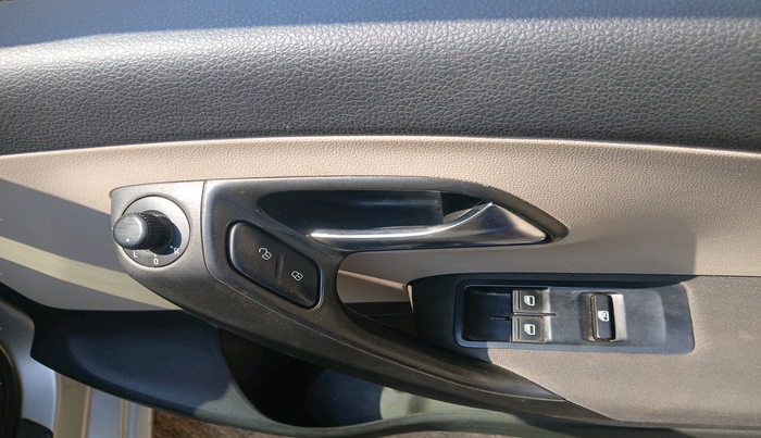 2011 Volkswagen Polo HIGHLINE 1.6L, Petrol, Manual, 79,934 km, interior