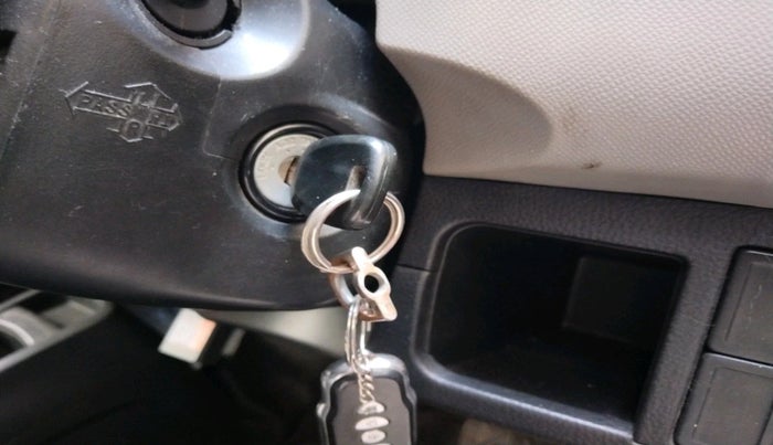 2016 Maruti Wagon R 1.0 LXI CNG, Petrol, Manual, 1,22,887 km, interior