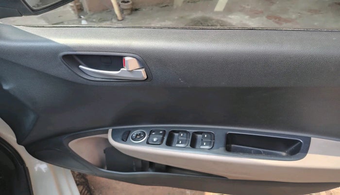 2016 Hyundai Grand i10 ASTA (O) AT 1.2 KAPPA VTVT, Petrol, Automatic, 94,200 km, interior