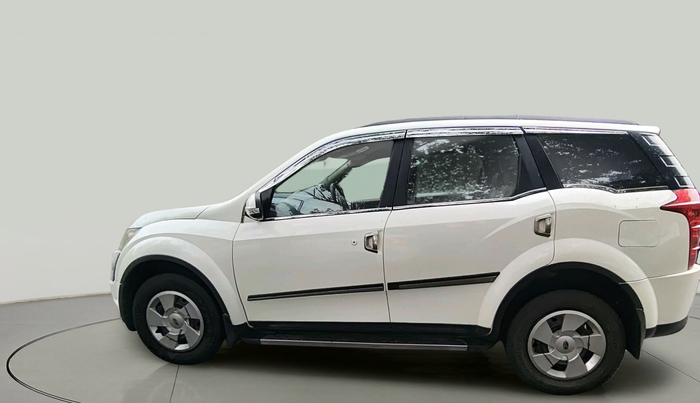 2016 Mahindra XUV500 W6, Diesel, Manual, 1,27,095 km, exterior