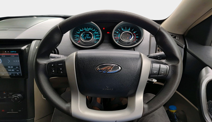 2016 Mahindra XUV500 W6, Diesel, Manual, 1,27,095 km, interior