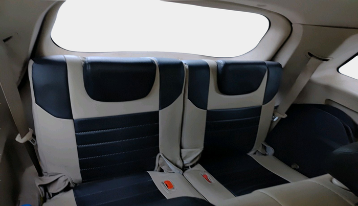 2016 Mahindra XUV500 W6, Diesel, Manual, 1,27,095 km, interior