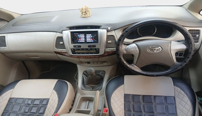 2013 Toyota Innova 2.5 VX 7 STR, Diesel, Manual, 96,252 km, interior