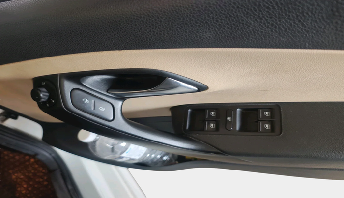 2018 Volkswagen Ameo HIGHLINE PLUS 1.5L AT 16 ALLOY, Diesel, Automatic, 1,17,367 km, interior