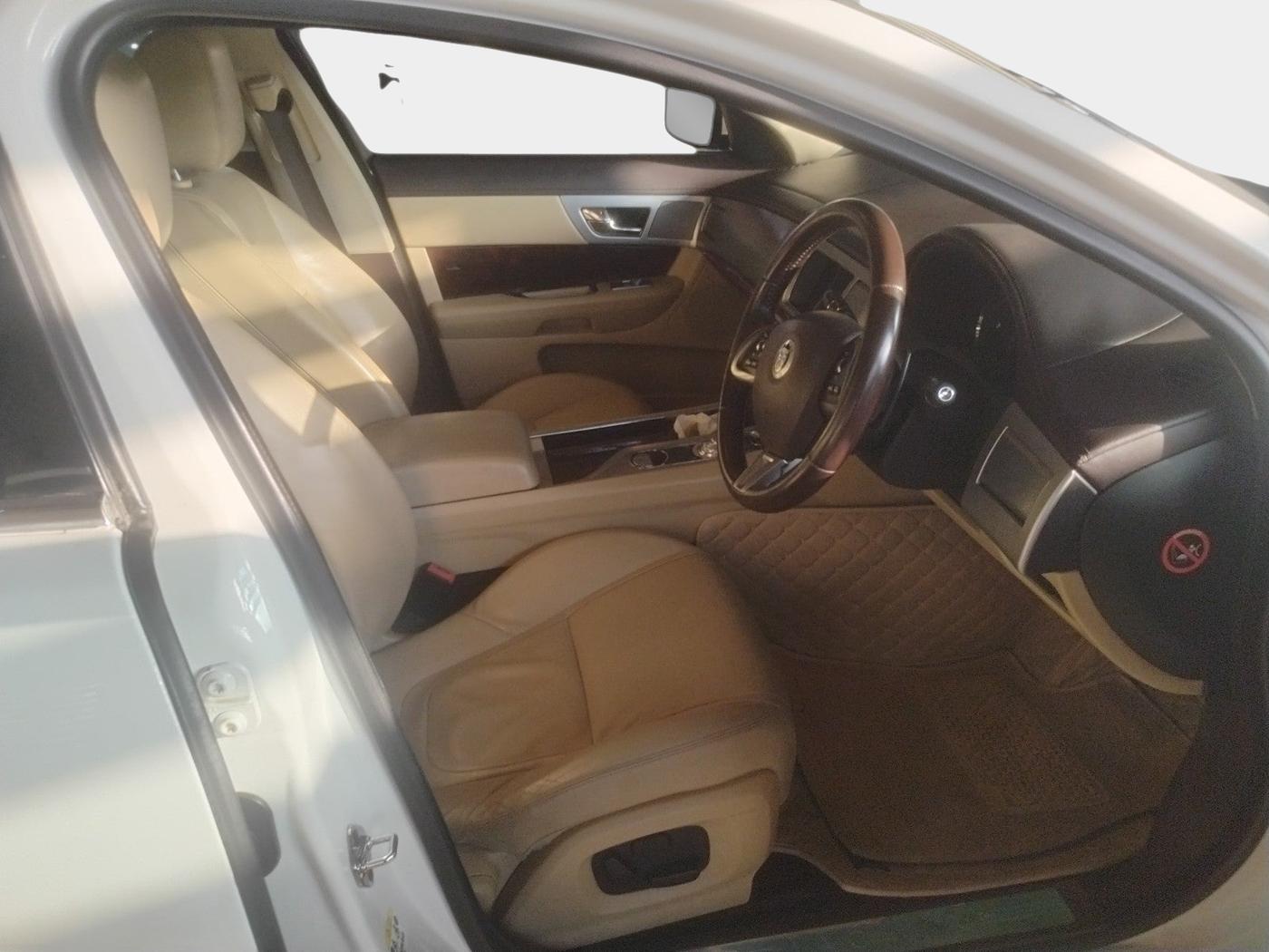 2013 Jaguar XF 3.0 DIESEL, Diesel, Automatic, 37,500 km, interior