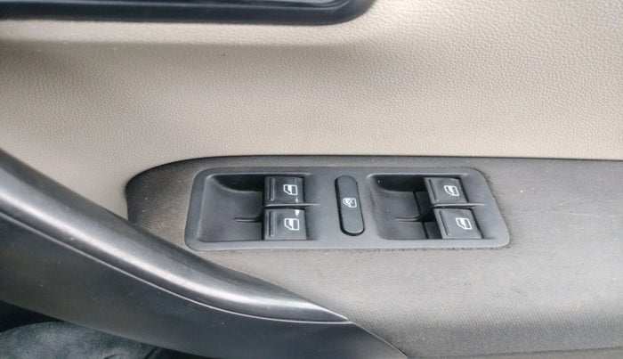 2012 Volkswagen Polo HIGHLINE DIESEL, Diesel, Manual, 1,09,656 km, interior