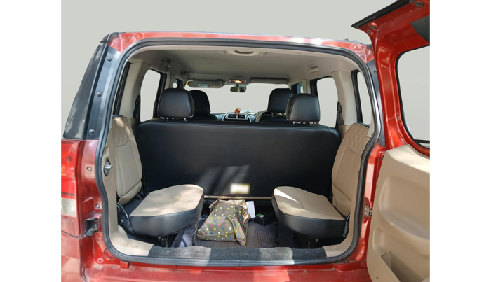 2018 Mahindra TUV300 T10 DUAL TONE, Diesel, Manual, 78,150 km, exterior