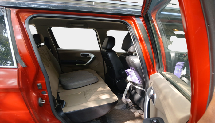 2018 Mahindra TUV300 T10 DUAL TONE, Diesel, Manual, 78,150 km, interior