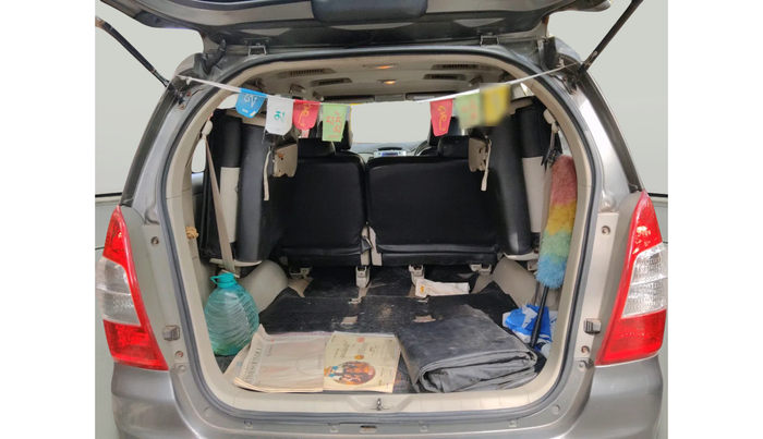 2013 Toyota Innova 2.5 VX 8 STR, Diesel, Manual, 81,613 km, exterior