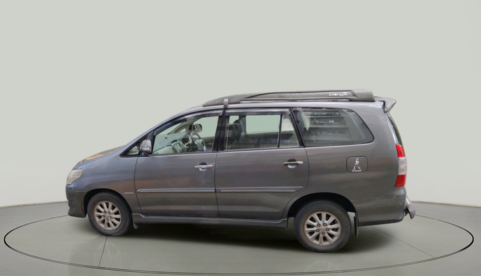 2013 Toyota Innova 2.5 VX 8 STR, Diesel, Manual, 81,613 km, exterior