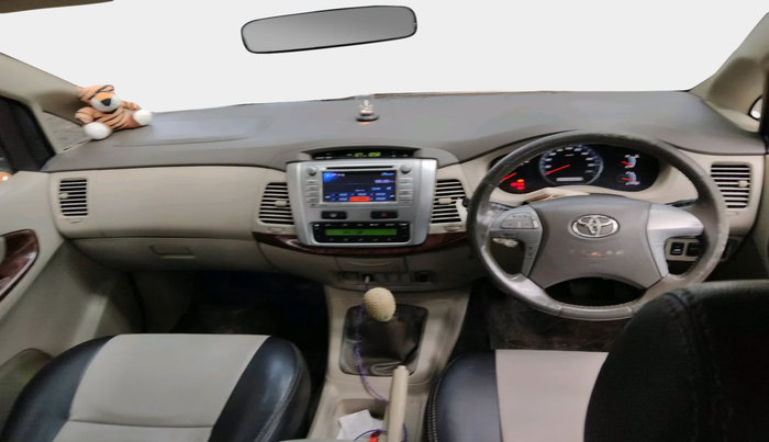 2013 Toyota Innova 2.5 VX 8 STR, Diesel, Manual, 81,613 km, interior