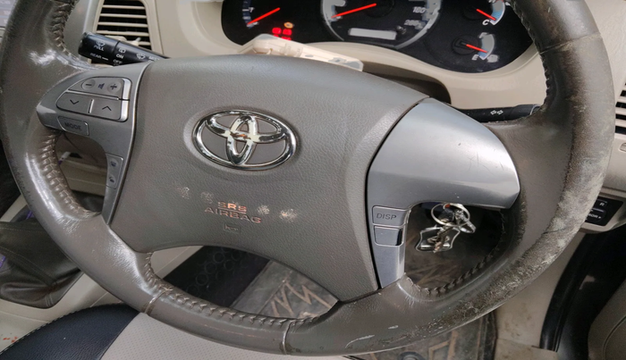 2013 Toyota Innova 2.5 VX 8 STR, Diesel, Manual, 81,613 km, interior