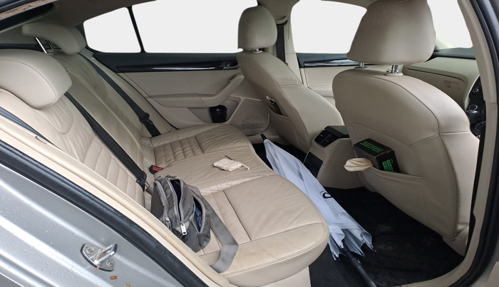 2016 Skoda Octavia STYLE PLUS AT 1.8 TSI, Petrol, Automatic, 58,597 km, interior