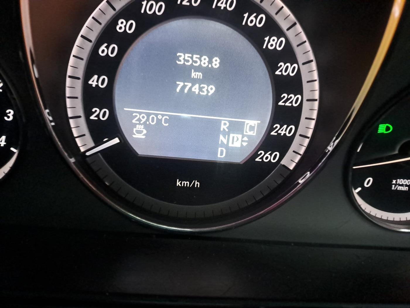 2010 Mercedes Benz E Class E 350 AVANTGARDE, Diesel, Automatic, 77,500 km, interior